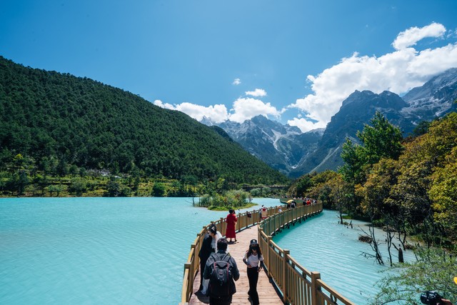 丽江旅游约会：一场说走就走的爱情冒险，从古城到雪山，每一刻都是心动的见证