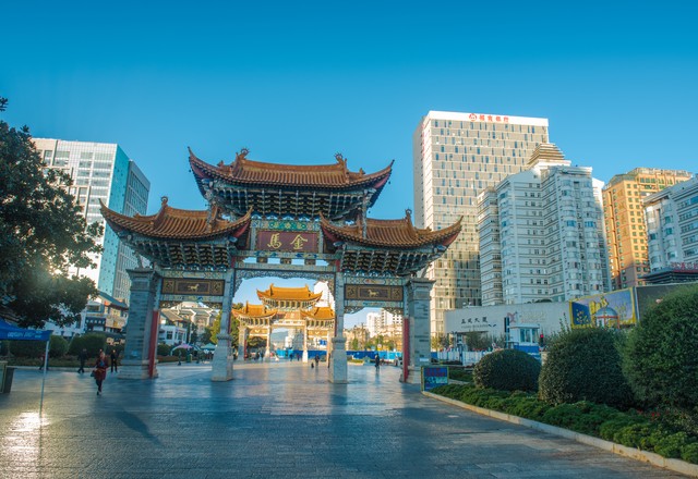 昆明怡美假日：一场超乎想象的云南之旅，从昆明出发，带你领略七彩云南的魅力，体验最地道的民族风情与自然奇观，感受前所未有的旅行乐趣