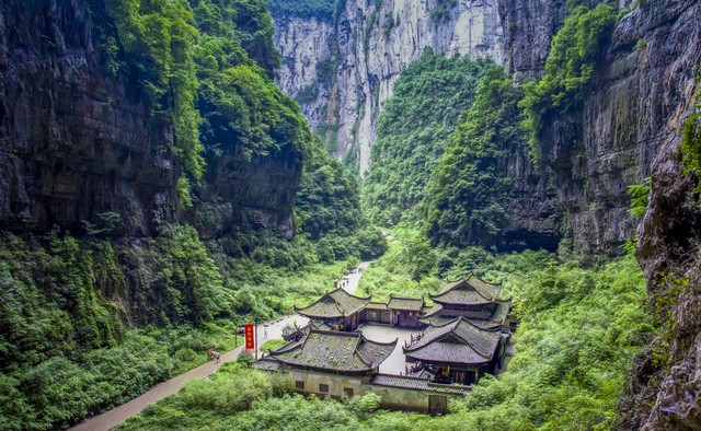 重庆天坑怎么去？3小时车程带你走进世界自然遗产的奇幻之旅，探索天生三桥与龙水峡地缝的绝美风光