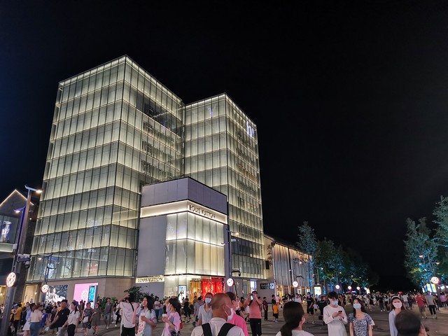银泰什么时候关门？商场落幕背后的故事与启示