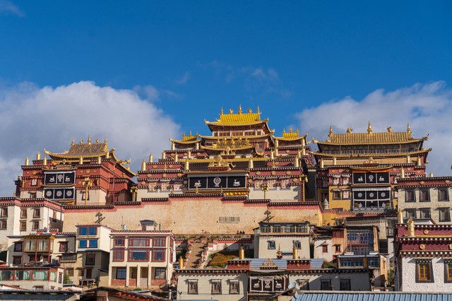 香格里拉天气如何？揭秘这片神秘土地上的四季变幻与旅行攻略
