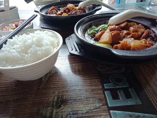 大理永平黄焖鸡怎么做？揭秘这道云南美食背后的故事与做法，让你在家也能轻松做出地道美味！