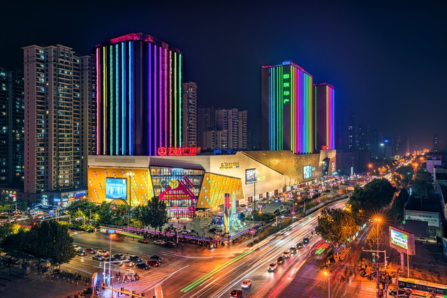 万达广场，城市的心跳：一个地方如何改变一座城