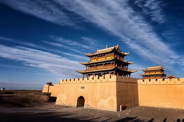 西北有哪些旅游景点？2024年最全攻略，带你玩转大西北的每一个角落，从茶卡盐湖到敦煌莫高窟，从七彩丹霞到嘉峪关长城，这些地方你一定要去！