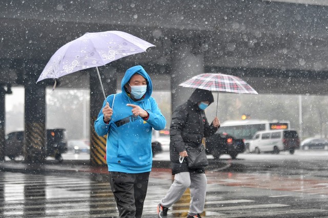 昆明市东川汤丹天气：从寒潮预警到蓝天白云，看小镇如何应对气候变化，迎接温暖阳光，享受自然馈赠，探索绿色发展的未来之路
