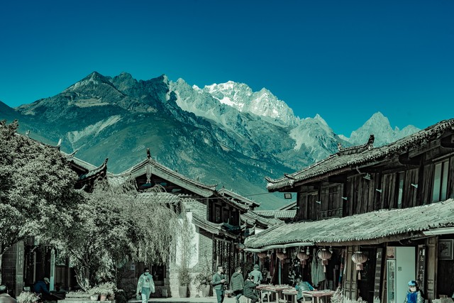 写一个丽江旅游攻略：2024年末最不容错过的旅行目的地，带你深入体验纳西风情与自然奇观，感受世界文化遗产的魅力