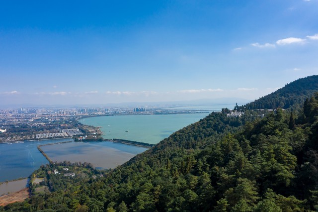 昆明西山景区旅游攻略：探索滇池边的自然与文化瑰宝