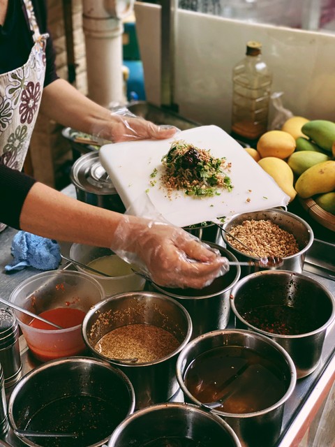 昆明烧饵块酱料批发：探寻那令人魂牵梦绕的街头美味背后，如何让这份独特的滇味飘香全国，走进每一个热爱美食的心中