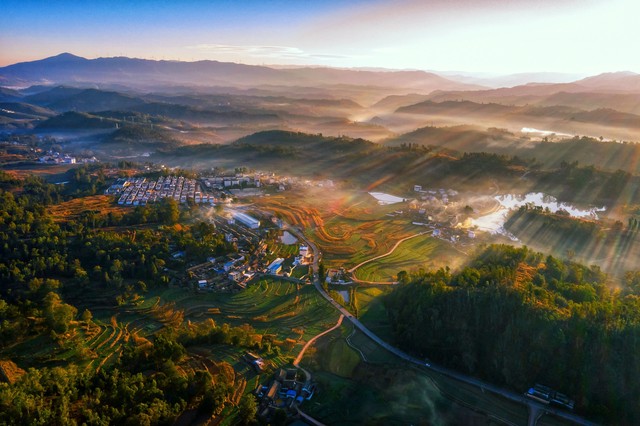 腾冲旅游发展局官网带你领略极边之城的独特魅力，探寻火山热海与和顺古镇的奇幻之旅！