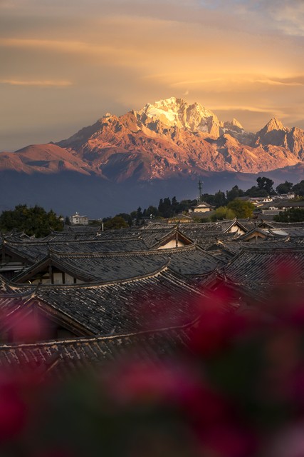 丽江一条线旅游：从古城到雪山，一场难忘的心灵之旅，探索神秘的茶马古道与纳西风情，感受最真实的云南韵味，体验不一样的中国西南边陲之美
