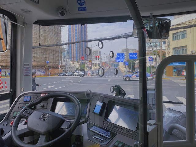 当昆明5路公交车遇上智慧出行：从巫家坝车场到茭菱路口，一条线路的温暖故事与未来畅想