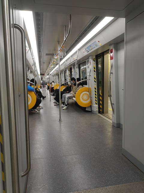 深圳昆明动车：从繁华都市到彩云之南的7小时奇幻之旅，带您领略中国最美高铁线的魅力与速度