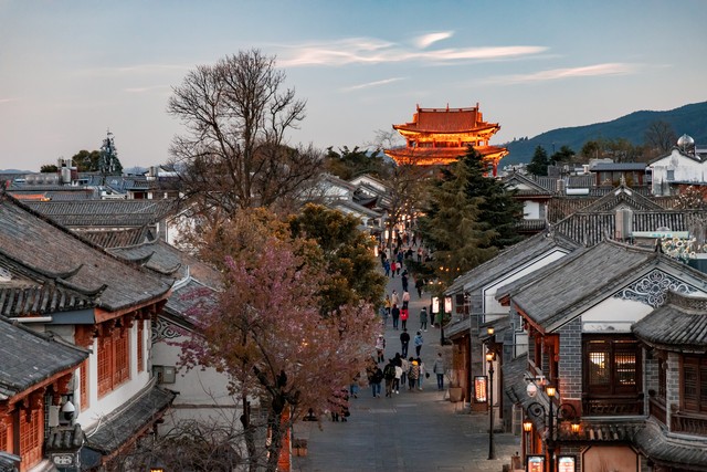 大理古城哪个酒吧人多？夜幕下的狂欢胜地大揭秘