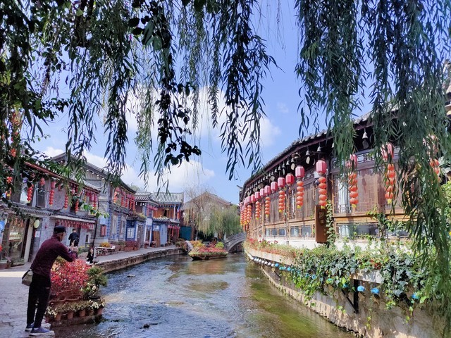 2016丽江旅游攻略：探索古老与现代交织的梦幻之城，从大研古镇到束河，再到玉龙雪山下的浪漫之旅