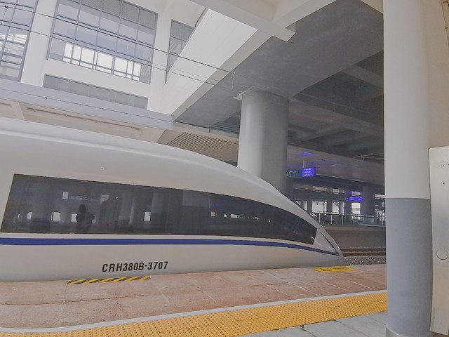 高铁急送，一场物流革命：从下单到签收，最快4小时门到门送达，全国182个城市居民的幸福来得太突然