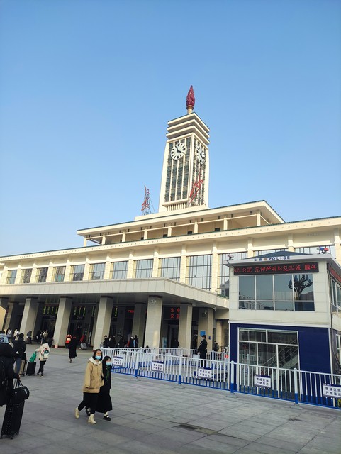 长沙火车到重庆多久？2024年冬季，一场说走就走的旅行，从长沙出发，直奔山城重庆，全程仅需5小时41分！你相信吗？
