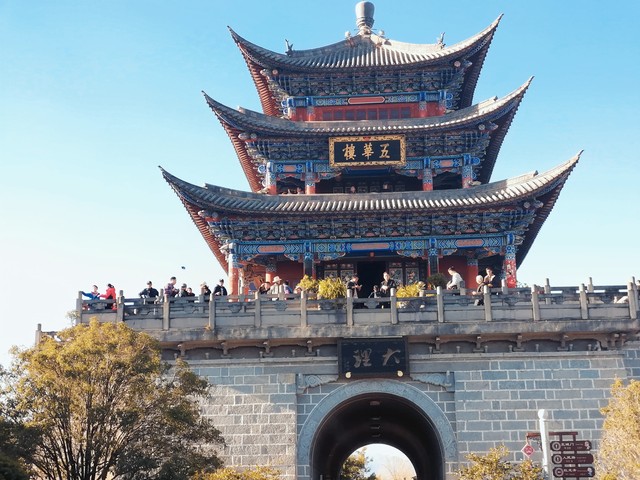 春节云南最好玩的景点：从丽江古城到香格里拉，一场不容错过的梦幻之旅，带你穿越四季如春的彩云之南，感受最纯正的民族风情与自然奇观