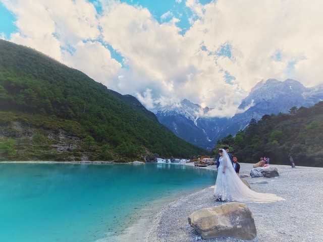 情侣到大理旅游路线：520浪漫之旅，苍山洱海见证爱情，从古城出发，穿越风花雪月，体验最甜美的白族风情，定制独一无二的旅行故事，让每一刻都充满惊喜与感动
