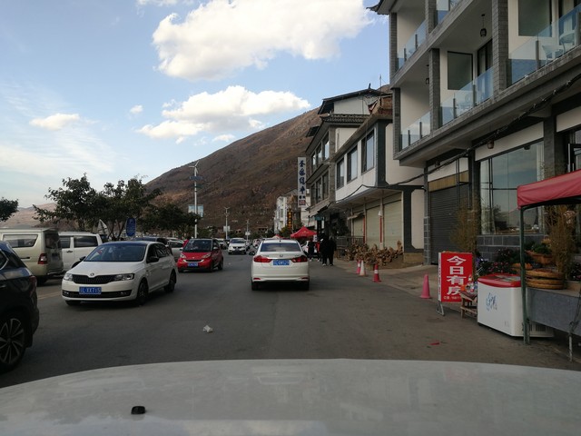 大理德钦班车：从大理出发，穿越时光与风景的奇幻之旅，探寻那片被遗忘的人间仙境