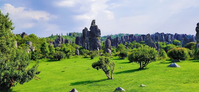 云南旅游石林风景区：从神秘的喀斯特地貌到彝族文化的深度体验，一场不容错过的自然与人文之旅