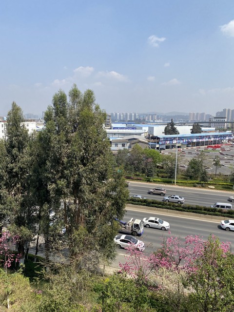 昆明旅游驾校地址大揭秘：五华区丽江路22号江岸综合楼，这里是梦想起航的地方！