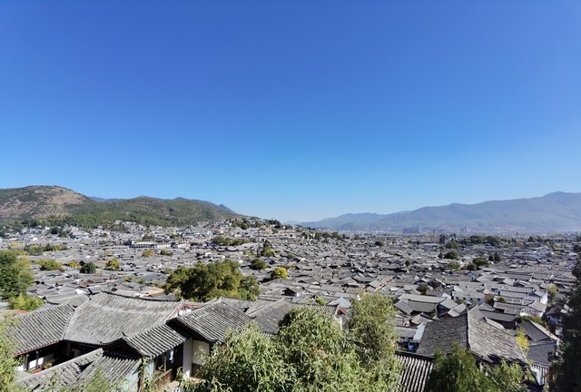 丽江自驾游停车场：轻松找到停车位，畅享古城魅力——2024年最新攻略带你玩转丽江