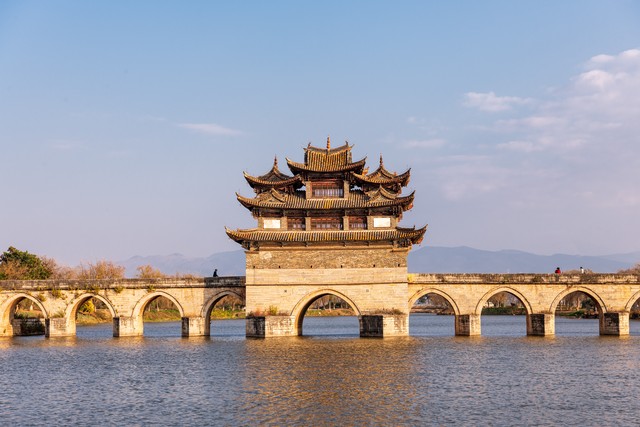 昆明建水旅游景点：穿越千年古城，探寻红河之畔的神秘宝藏——从朱家花园到朝阳楼，一场说走就走的文化之旅