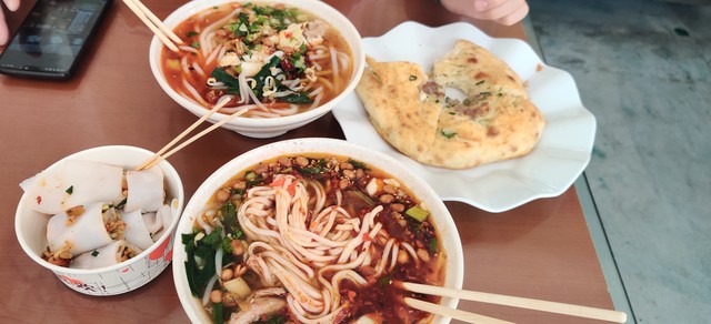 大理最好的餐馆，那些让你流连忘返、回味无穷的地方——从街头巷尾到古城深处，探寻大理最地道的美食天堂