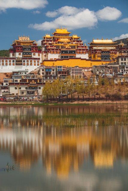 云南旅游迪庆：从雪山到草原，探索世界屋脊下的秘境之旅，揭开香格里拉的神秘面纱