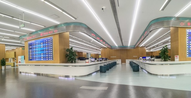 当你踏入这座城市的那一刻，旅游集散中心就是你开启奇幻之旅的第一站——一个汇聚了所有旅行梦想的地方