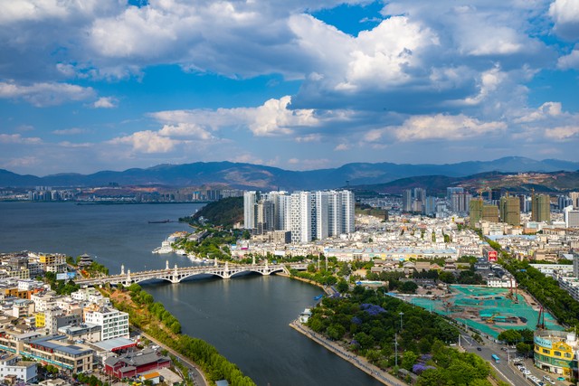 大理房价涨幅：从天堂到人间，大理房产市场的起伏之路