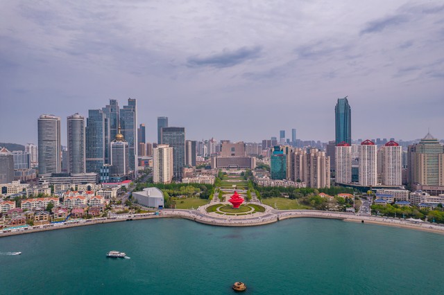 青岛市怎么样：从绿色工厂到康养产业，这座北方明珠如何引领未来？