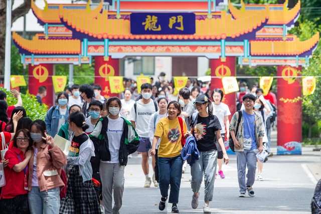 云南丽江游客旅游照片：每一帧都是诗与远方的完美融合，带你领略古城的神秘与美丽
