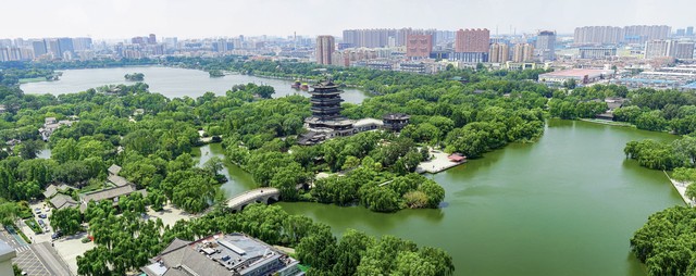 济南市景区有哪些景点？2024年最新攻略带你玩转这座充满历史韵味与自然美景的城市，不容错过的七大必去景点！