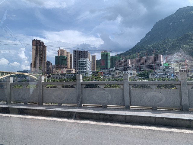 彭水有什么好玩的？带你走进2024年最不容错过的十大景点，从神秘阿依河到古老蚩尤九黎城，每一处都藏着令人惊叹的故事！