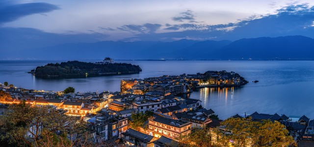 大理市晚上好玩的地方：从灯火阑珊的古城夜景到浪漫洱海的微风细雨，让你一夜难眠！