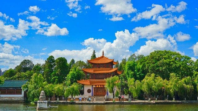 泸沽湖离昆明多远？2024年最新攻略：一场说走就走的旅行，从昆明出发，感受泸沽湖的神秘与美丽
