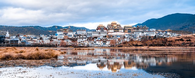 云南旅游的温馨提示图片：畅享“有一种叫云南的生活”——2024年五一及暑期旅游必备攻略