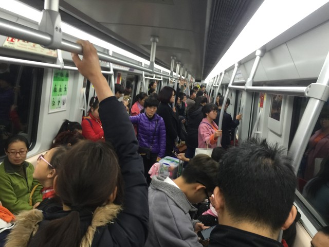 地铁一小时多少公里？带你体验城市地下动脉的速度与激情，从30到80公里不等的地铁时速，你猜对了吗？