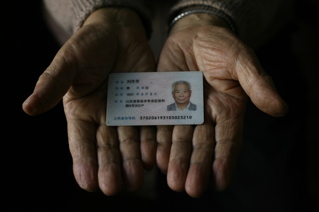 丽江仁济医院：从黑暗到光明，12位老人重见世界，背后的故事比电影还感人
