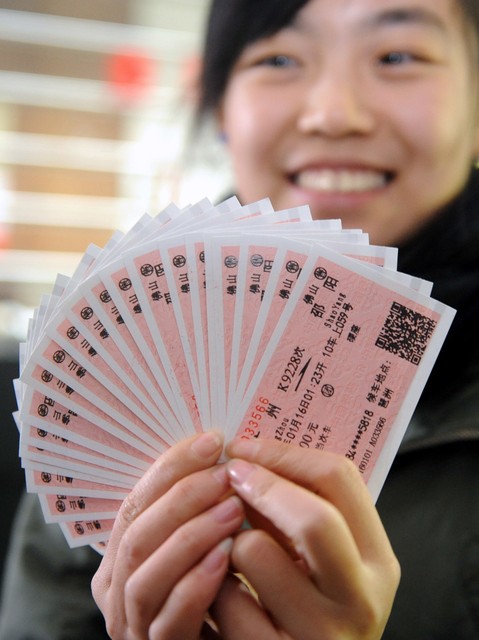 当你买票时，是否想过如果退票为何有时会收到现金？车票为什么现金退还，这背后隐藏的故事远比想象中精彩，今天就带你走进一场关于信任、责任与人性光辉的旅程