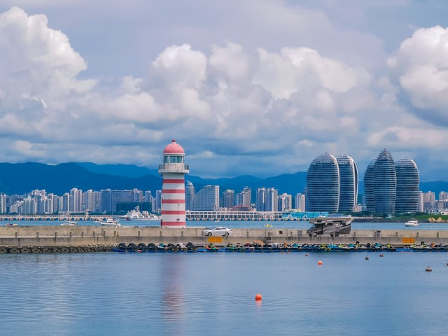 三亚为什么这么热？揭开这座热带天堂背后的秘密，带你感受不一样的夏日风情