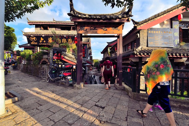 题目：阜阳到丽江旅游团，2024年不可错过的梦幻之旅——带你领略彩云之南的独特魅力，从阜阳出发，一路向西，穿越千山万水，直达丽江古城，体验最地道的云南风情