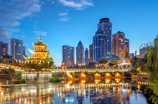 贵阳哪些景点不能错过？2024年最新游玩攻略，带你领略贵阳独特魅力，从古老青岩古镇到神秘天河潭，还有那些你意想不到的好去处