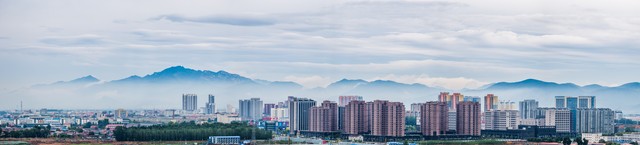 城市风貌：当历史与现代在街头巷尾交织，每一砖一瓦都在诉说着故事