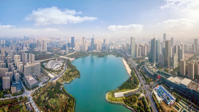梅溪湖怎么样：从繁华都市到山水之间的诗意栖居，梅溪湖如何成为长沙人心中的理想家园