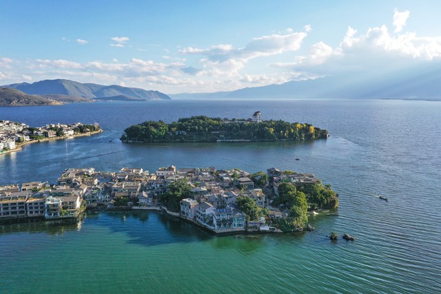 大理旅游住洱海好吗？2024年最新攻略带你体验洱海边最真实的慢生活，感受风花雪月的浪漫与宁静