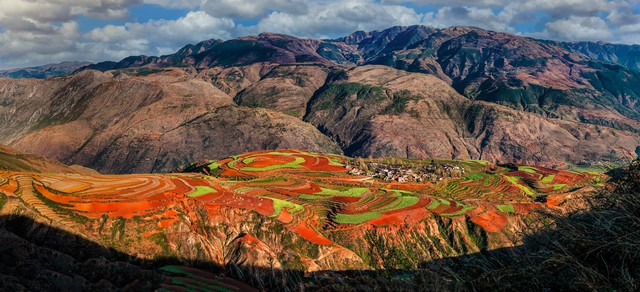 云南旅游业全国排名跃升，2023年接待人次与总收入双双突破，背后的故事令人惊叹