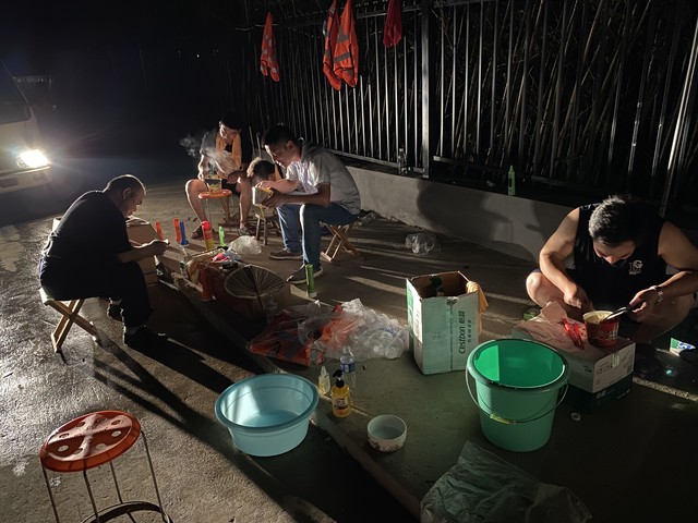 围坐在火塘边：从云南腾冲到大凉山，火塘文化如何温暖每一个家庭的心