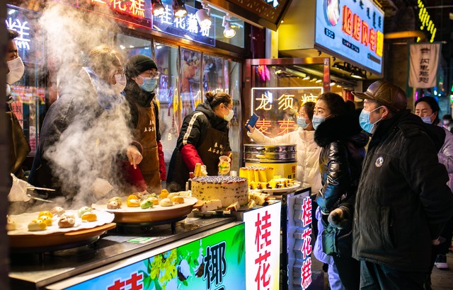 详细阅读:小吃摊到高档:从街头巷尾的美食传奇看天津夜生活的变迁,探索那些隐藏在城市角落里的味觉记忆 小吃摊到高档:从街头巷尾的美食传奇看天津夜生活的变迁,探索那些隐藏在城市角落里的味觉记忆